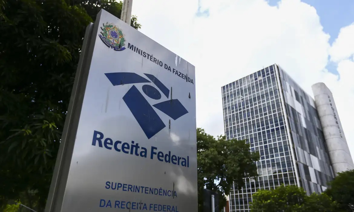 Ao longo do dia, a Receita Federal pagará R$ 16 bilhões a 9.585.797 pessoas/MARCELO CAMARGO/AGÊNCIA BRASIL