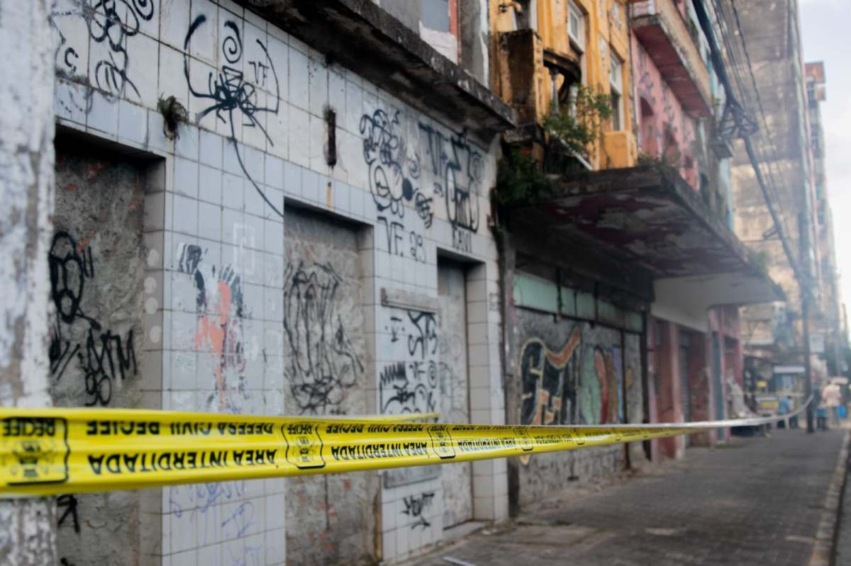 


Prédio está localizado na esquina da Rua Imperatriz com a Rua da Aurora, no bairro da Boa Vista, no Recife/Weslly Gomes/DP Foto