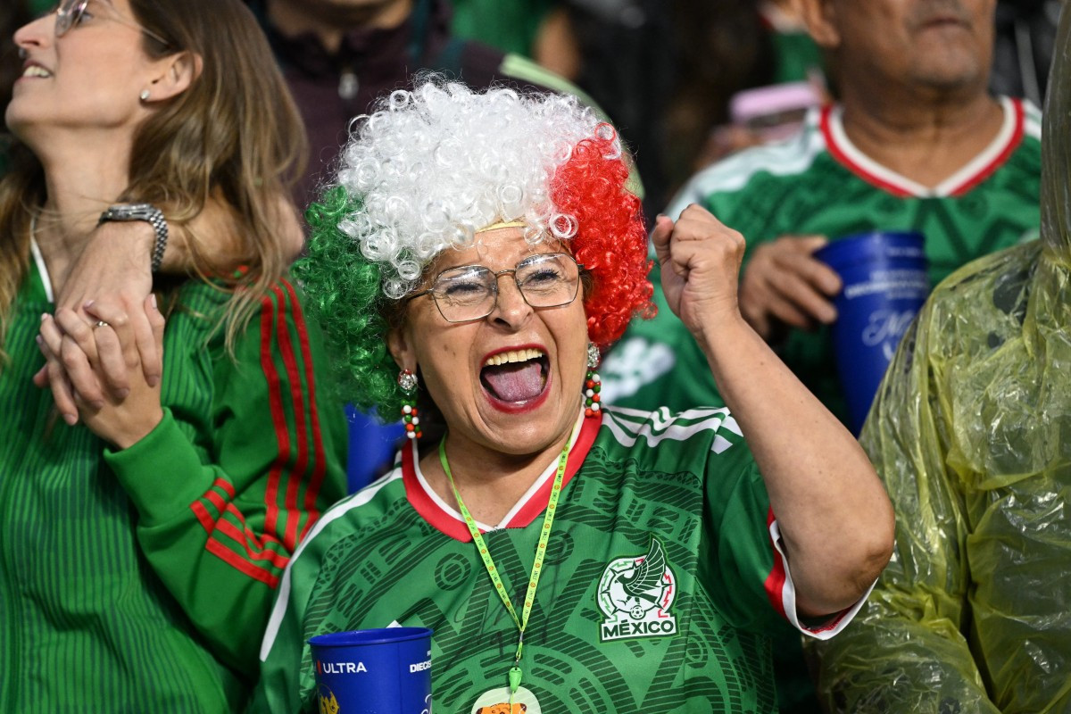 Torcida do México/ CARL DE SOUZA / AFP