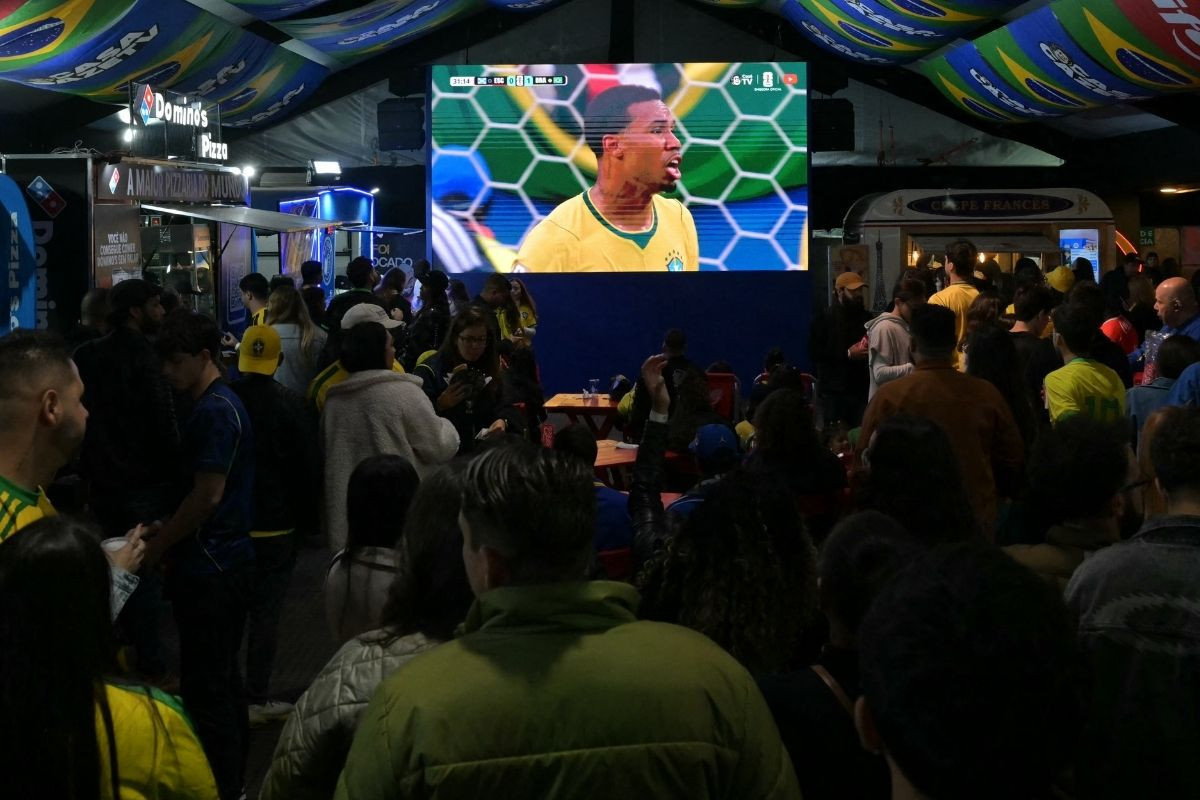 Torcedores podem assistir aos jogos da Copa do Mundo 2026 através de transmissões gratuitas no YouTube/ NELSON ALMEIDA / AFP