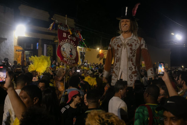 O aniversário de 80 anos de Alceu Valença fez da noite desta quarta-feira (1º) um Carnaval em julho (Foto: Weslly Gomes/DP foto)