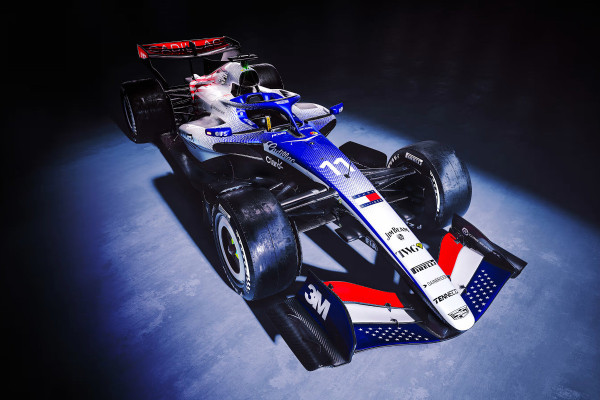 Cadillac apresenta pintura comemorativa da independência dos EUA para o GP de Silverstone