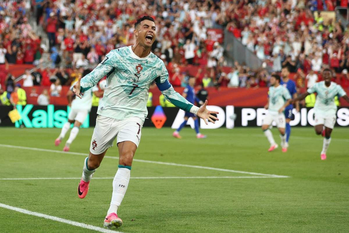 Cristiano Ronaldo fez o primeiro gol de Portugal contra a Croácia/COLE BURSTON / AFP