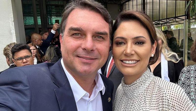 Senador Flávio Bolsonaro e a ex-primeira-dama Michelle Bolsonaro/Reprodução/Redes Sociais