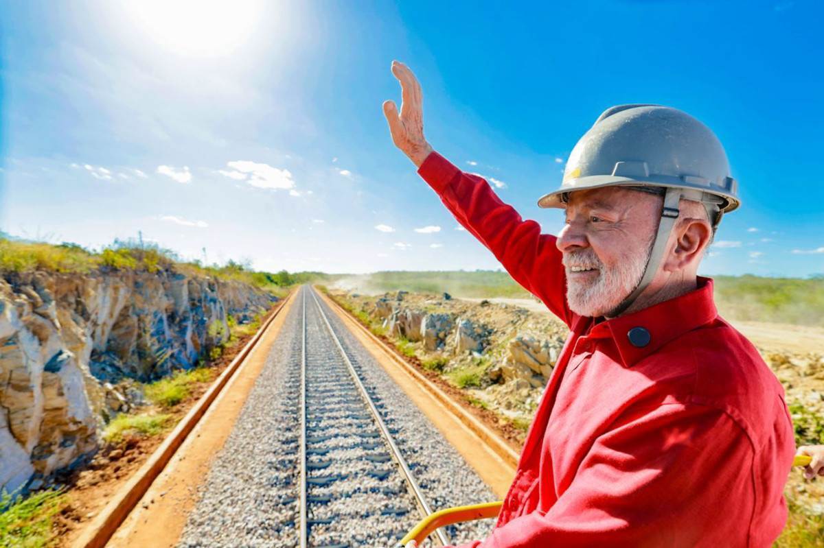 Lula na ferrovia Transnordestina, em Quixeramobim, no Ceará/ Ricardo Stuckert/PR