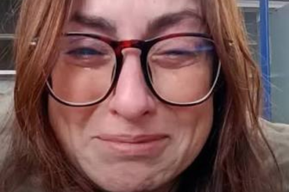 Professora desabafou após aluno colocar vidro em seu copo de água durante aula/Reprodução/Redes Sociais