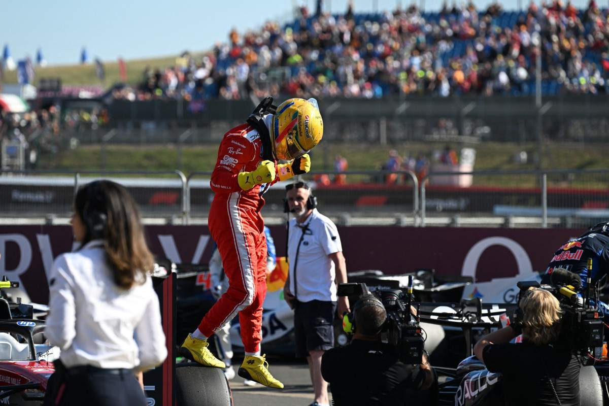 Hamilton faz pole da corrida sprint do GP da Grã-Bretanha/ PETER POWELL / POOL / AFP