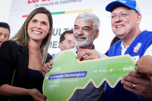 O senador Humberto Costa (PT) participou da inaugura&ccedil;&atilde;o do Hospital do Amor, em Garanhuns