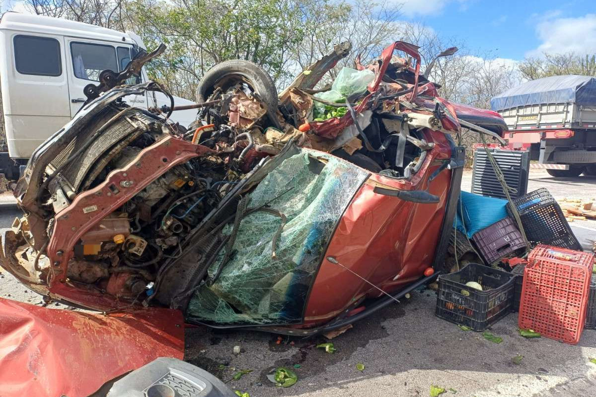 Acidente na BR-116 deixou dois mortos e cinco feridos em Cabrobó, no Sertão/Divulgação/PRF