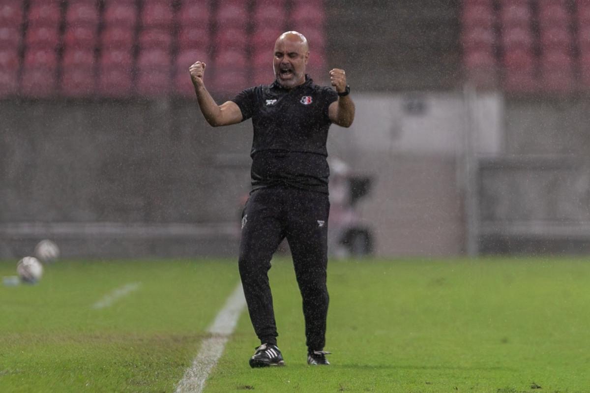 Cristian de Souza, técnico do Santa Cruz/Rafael Vieira