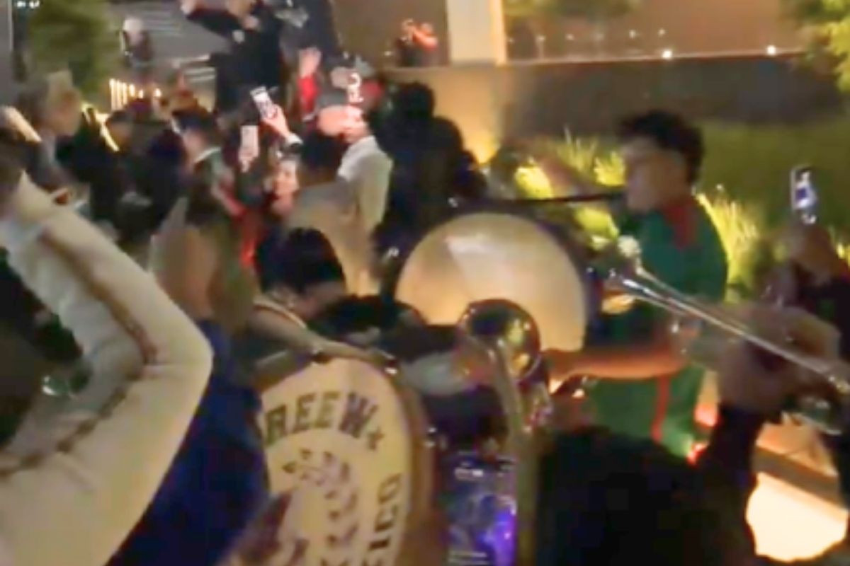 Torcida mexicana em festa na Cidade do México/Reprodução