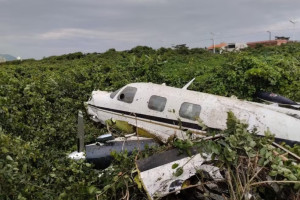 Avi&atilde;o de pequeno porte caiu em Navegantes