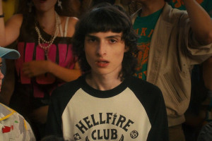 Finn Wolfhard que j&aacute; foi guitarrista e vocalista de duas bandas canadenses