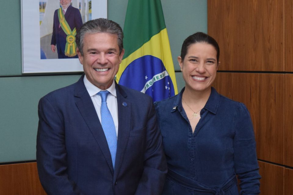 Ministro André de Paula ao lado da governadora de Pernambuco, Raquel Lyra/Foto: Divulgação