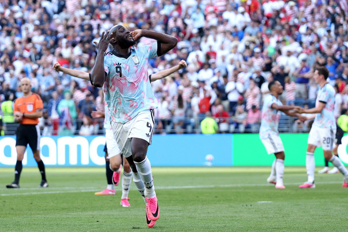 Comemoração com ironia de Lukaku/JAMIE SQUIRE / GETTY IMAGES AMÉRICA DO NORTE / GETTY IMAGES VIA AFP