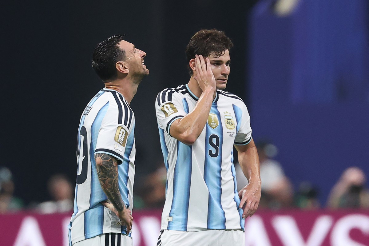  Lionel Messi e Julian Alvarez, atacantes da Argentina/ Odd ANDERSEN / AFP
