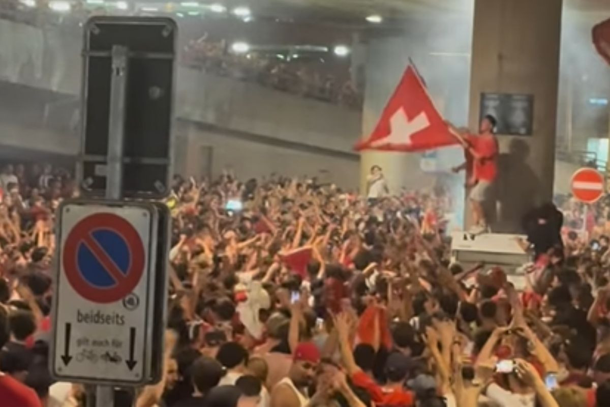 Torcida suíça nas ruas de Zurique/Reprodução/@zurichier