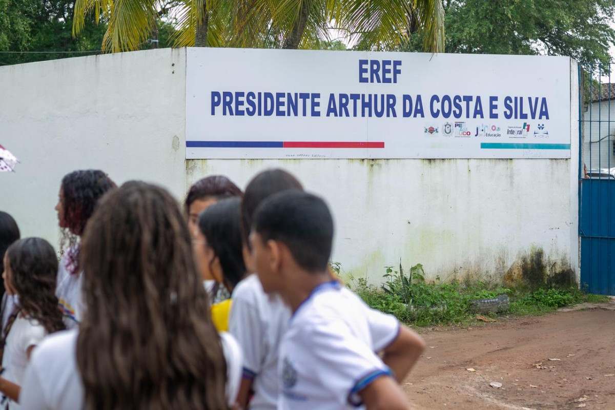 Protestos na escola Presidente Arthur da Costa e Silva, no bairro da Mustardinha (Foto: Rafael Vieira/DP)