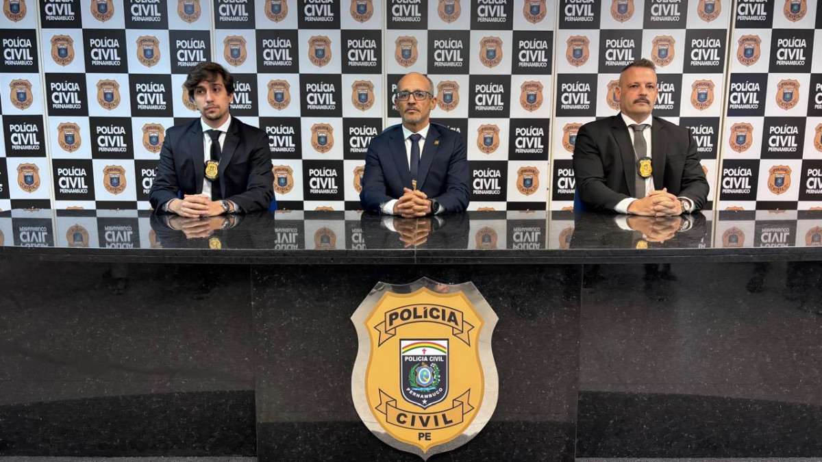 Delegado Diogo Farjado, adjunto da Delegacia de Polícia de Roubos e Furtos (DPRF); delegado Ivaldo Pereira, gestor da Diresp; e o delegado João Paulo de Andrade, titular da DPRF/Foto: Ascom/PCPE