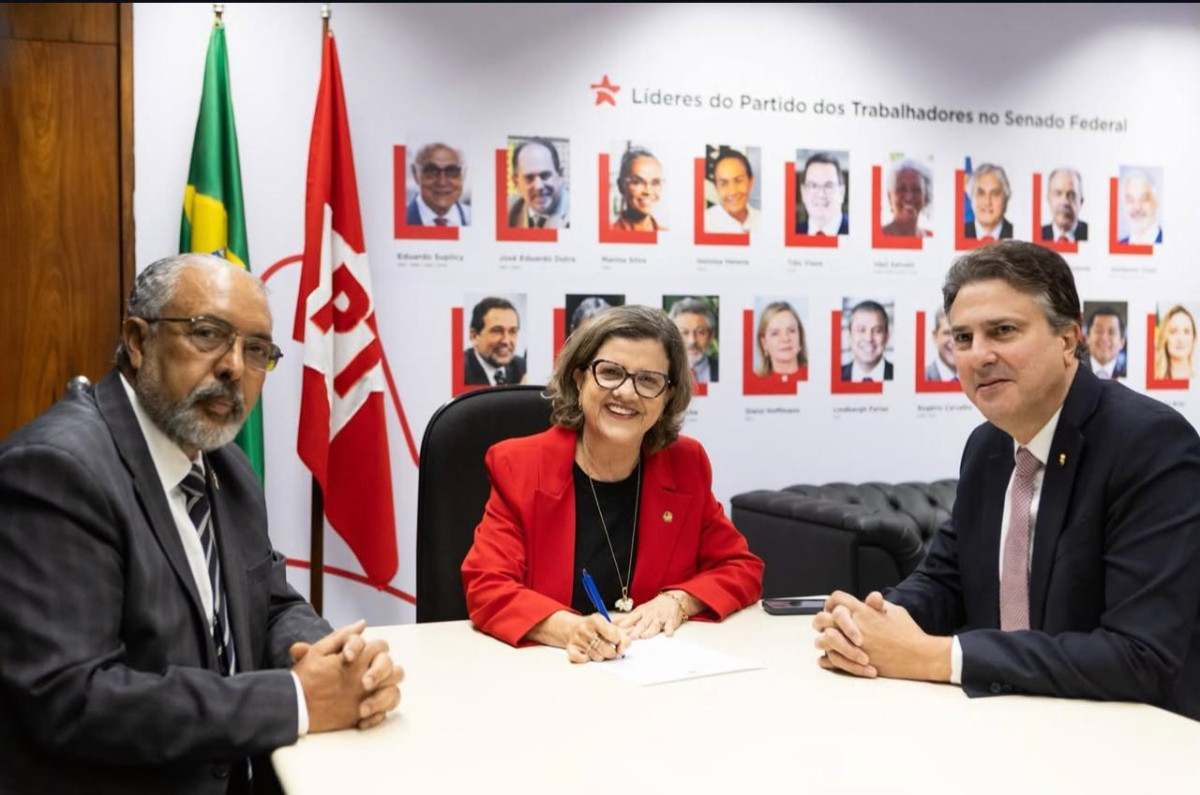 Teresa Leitão passa a lidrança do PE no Senado para Camilo Santana/Mariana Leal