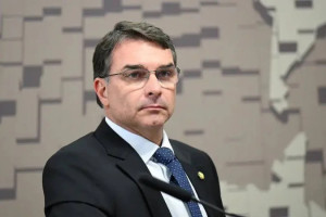 Ao deixar de defender publicamente aliados do PP e do Uni&atilde;o Brasil alvos de investiga&ccedil;&otilde;es, Fl&aacute;vio incomodou as siglas