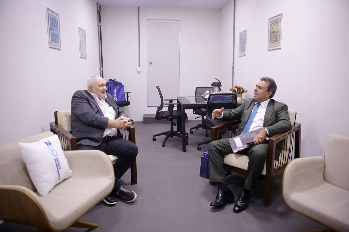 O presidente do jornal, Carlos Frederico A. Vital. recebeu o juiz de Direito João José Rocha Targino/Foto Mauricio Ferry DP Foto