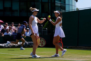 Luisa Stefani, brasileira, e Daniela Dabrowski, canadense