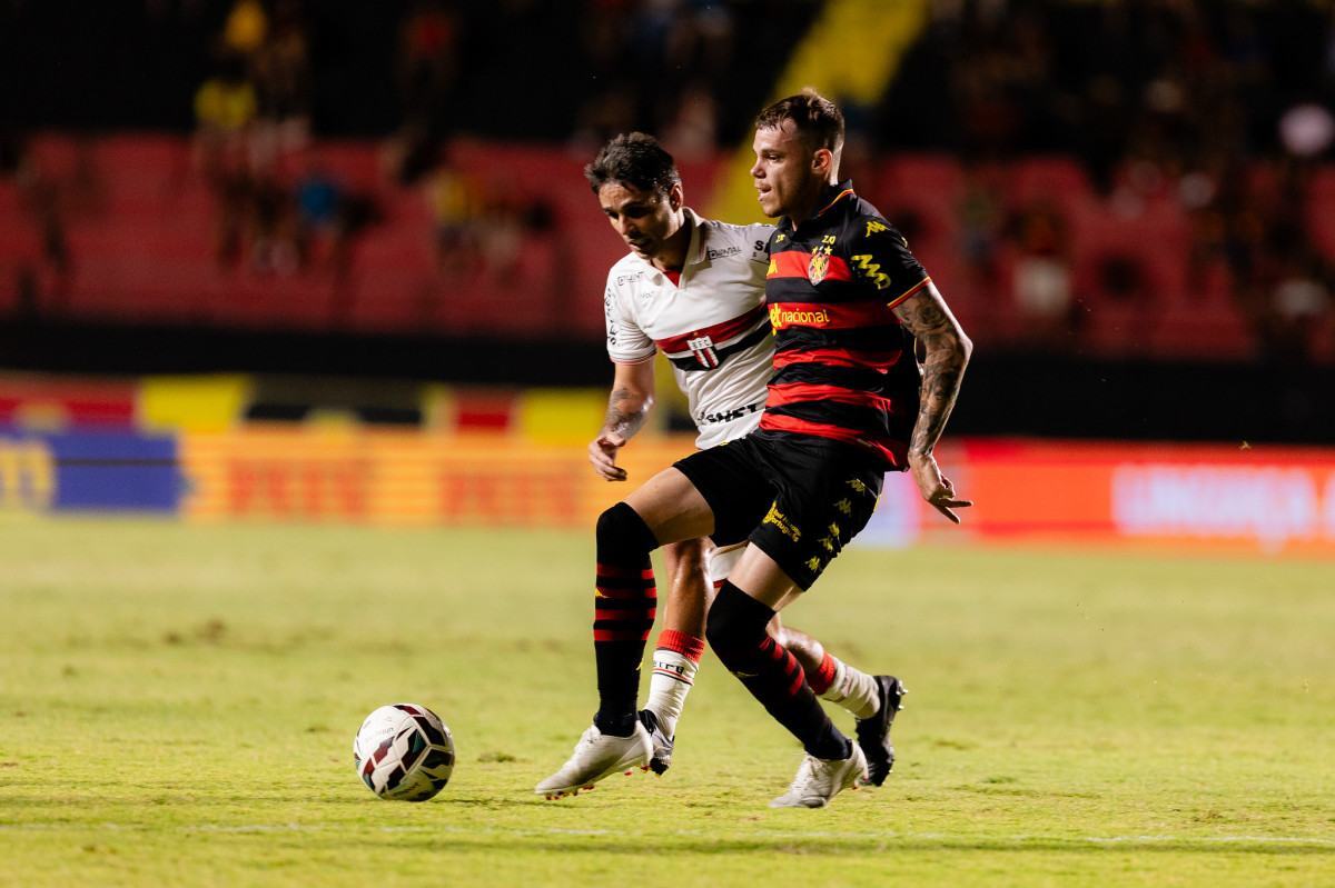 Barletta, atacante do Sport, em jogo contra o Botafogo-SP/Paulo Paiva/SCR