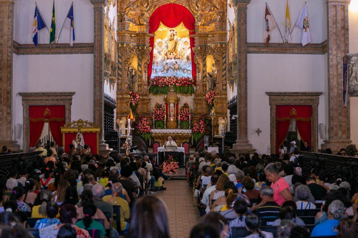 Missa na Basílica do Carmo /(Foto: Rafael Vieira/DP)
