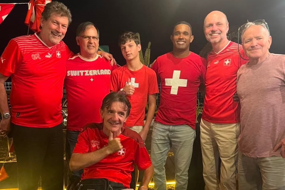 O cônsul da Suíça no Recife, Rodolfo Fehr Júnior, com família e amigos durante a Copa do Mundo/Arquivo Pessoal