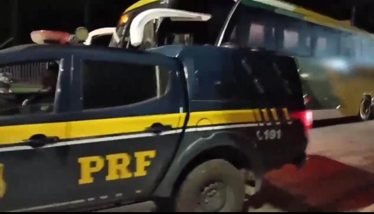 O ônibus interestadual de passageiros parou na unidade da PRF de Igarassu/Divulgação/PRF