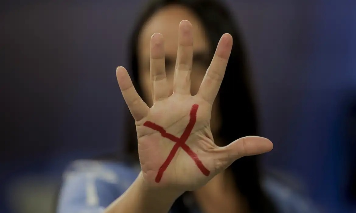 A cada hora, aproximadamente oito mulheres sofreram algum tipo de violência em Pernambuco/Foto: JOÉDSON ALVES/AGÊNCIA BRASIL