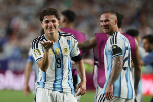 Argentina bate Su&iacute;&ccedil;a na prorroga&ccedil;&atilde;o e vai encarar Inglaterra nas semifinais