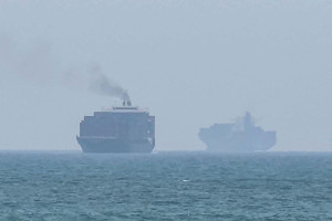 Ir&atilde; amplia ataques a pa&iacute;ses do Golfo com bases americanas ap&oacute;s nova ofensiva dos EUA.