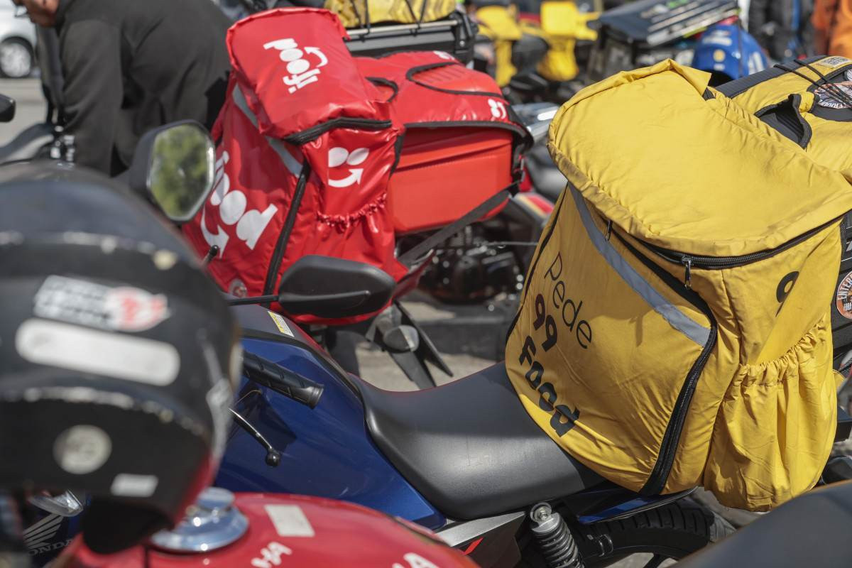 Motoristas de aplicativos e motoboys de delivery/Paulo Pinto/Agência Brasil