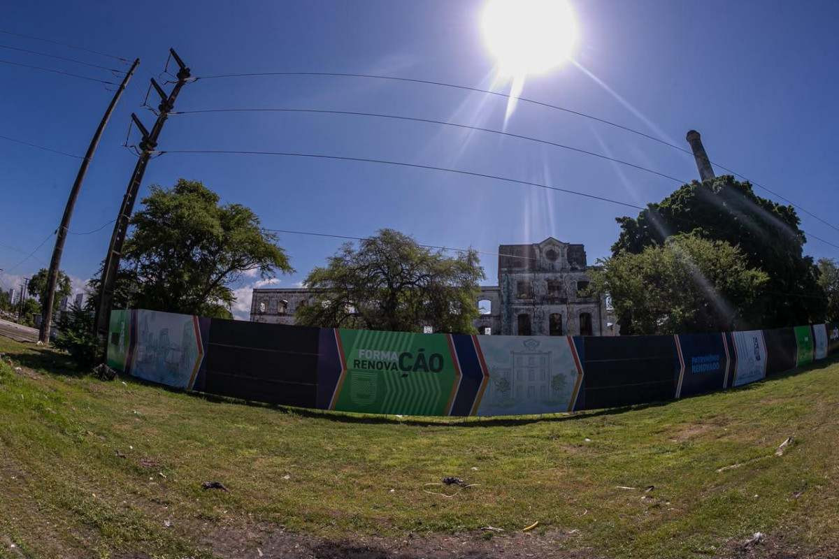 Imóvel da antiga Fábrica Tacaruna, em Campo Grande, em Olinda/Foto: Rafael Vieira/DP