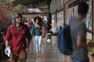 Na p&oacute;s-gradua&ccedil;&atilde;o, 36,4% dos estudantes abandonaram o curso para cuidar dos filhos