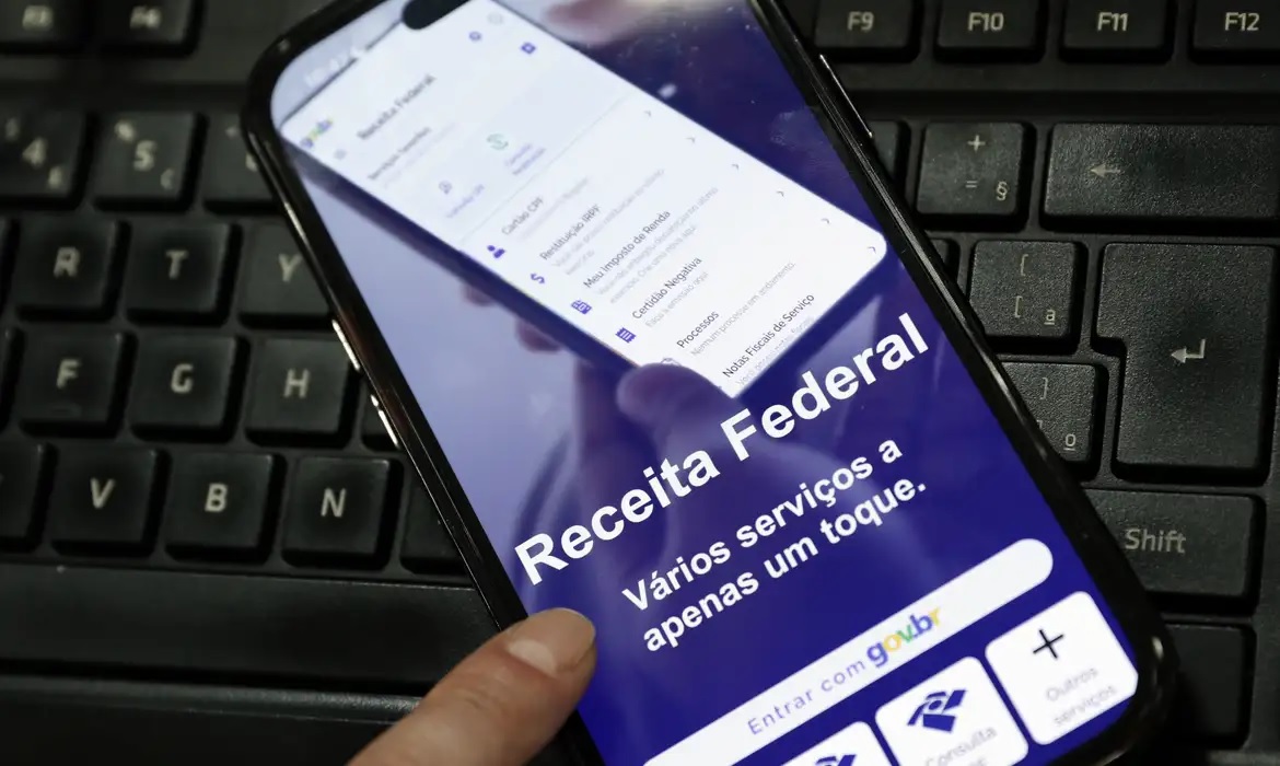 Consulta sobre restituição pode ser feita no portal ou pelo aplicativo da Receita Federal/Bruno Peres/Agência Brasil