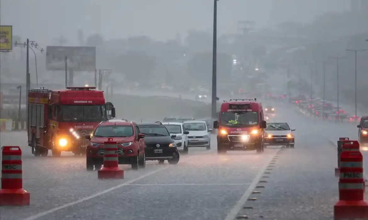 Chuvas serão causadas pela ação de um sistema de baixa pressão sobre o Oceano Atlântico/Roberto Zacarias/Secom/SC