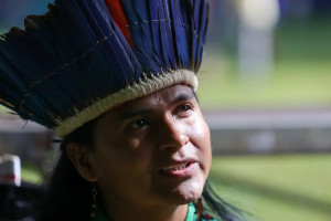 Projeto d&aacute; o direito de usar elementos de indument&aacute;ria tradicional, como cocares e turbantes