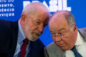 A leitura dentro do governo &eacute; que a decis&atilde;o tem car&aacute;ter predominantemente pol&iacute;tico e est&aacute; alinhada &agrave; estrat&eacute;gia protecionista adotada pela gest&atilde;o de Donald Trump