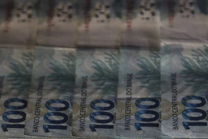 Foram quitados d&eacute;bitos em atraso de tr&ecirc;s governos estaduais e de quatro prefeituras