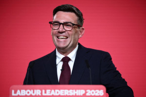 Andy Burnham discursa ap&oacute;s ser confirmado como o novo l&iacute;der do Partido Trabalhista e o pr&oacute;ximo primeiro-ministro do pa&iacute;s, durante a "Confer&ecirc;ncia Especial do Partido Trabalhista" no centro de Londres