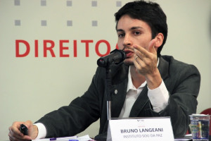 Para Bruno Langeani, do Instituto Sou da Paz, as medidas de Trump s&atilde;o "bastante preocupantes"