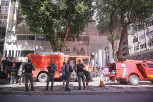 Princ&iacute;pio de inc&ecirc;ndio atinge 15&ordm; andar do Edif&iacute;cio &Eacute;bano, na Boa Vista