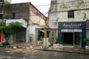 Desabamento de im&oacute;vel deixa cinco feridos nesta sexta-feira (17) no Recife