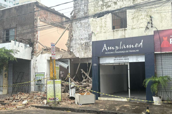 Laje desabou em cima de local que funcionava uma gr&aacute;fica