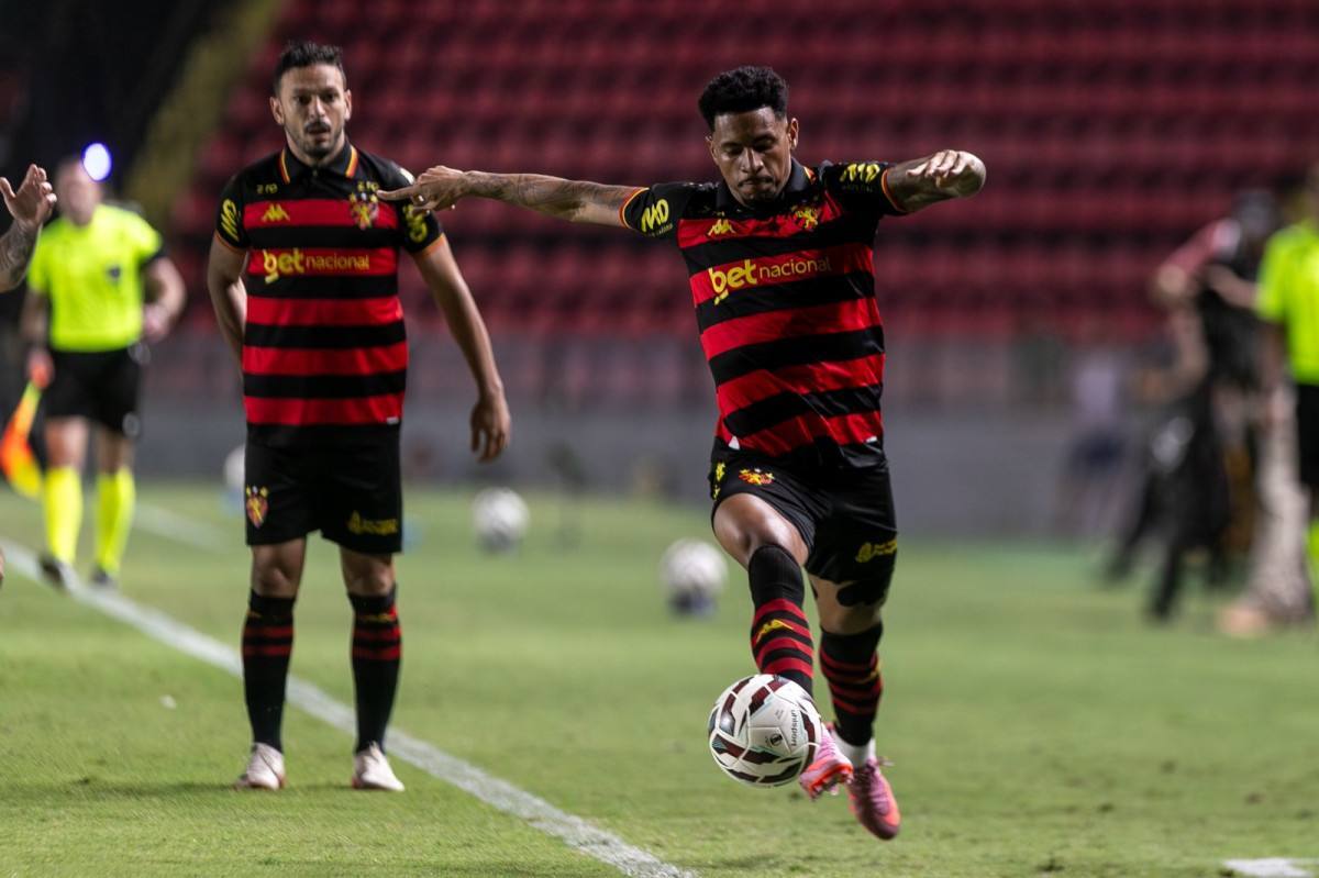 Felipinho, lateral-esquerdo do Sport/Rafael Vieira/DP Foto