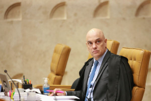 Decis&atilde;o do ministro do STF manteve o direito de Bolsonaro &agrave; pris&atilde;o domiciliar, mas proibiu visitas e manifesta&ccedil;&otilde;es pol&iacute;ticas