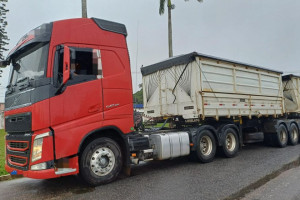 PRF ret&eacute;m 42,5 toneladas de milho sem nota fiscal em Garanhuns, no Agreste de Pernambuco